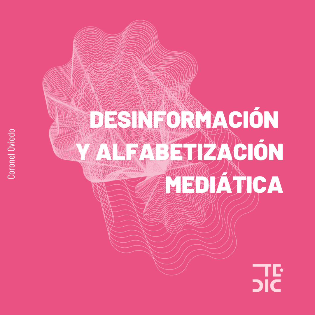 Placa con texto: Desinformación y Alfabetización Mediática